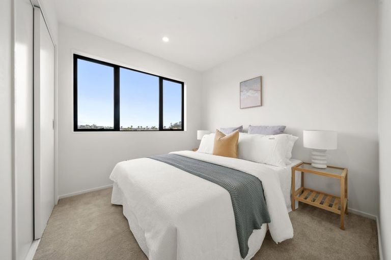 Photo of property in 13 Rengarenga Rise, Fairview Heights, Auckland, 0632