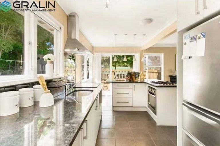 Photo of property in 48 Hilling Street, Titirangi, Auckland, 0604