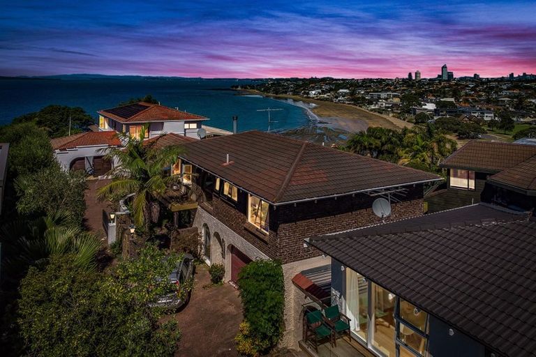 Photo of property in 3/23 Beach Road, Castor Bay, Auckland, 0620