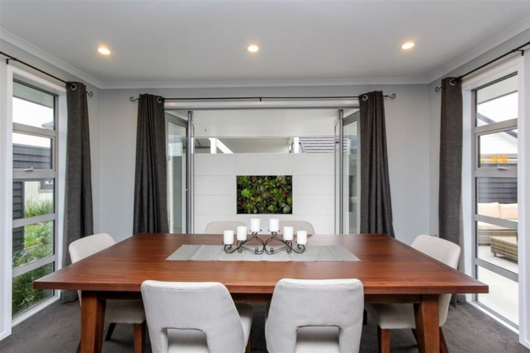 Photo of property in 4 Pebble Beach Court, Waiwhakaiho, New Plymouth, 4312