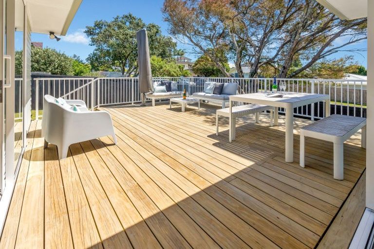 Photo of property in 17 Advene Road, Cockle Bay, Auckland, 2014