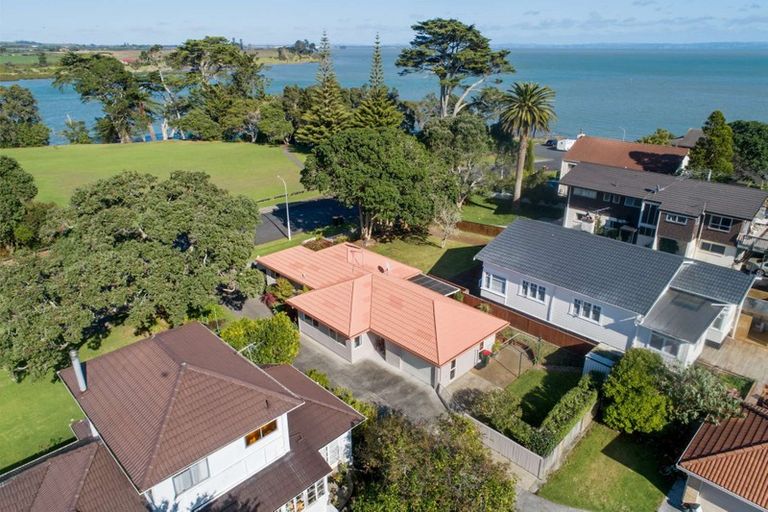 Photo of property in 37 Roys Road, Weymouth, Auckland, 2103