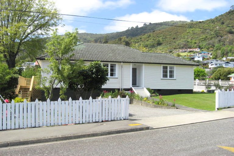 Photo of property in 110 Auckland Street, Picton, 7220