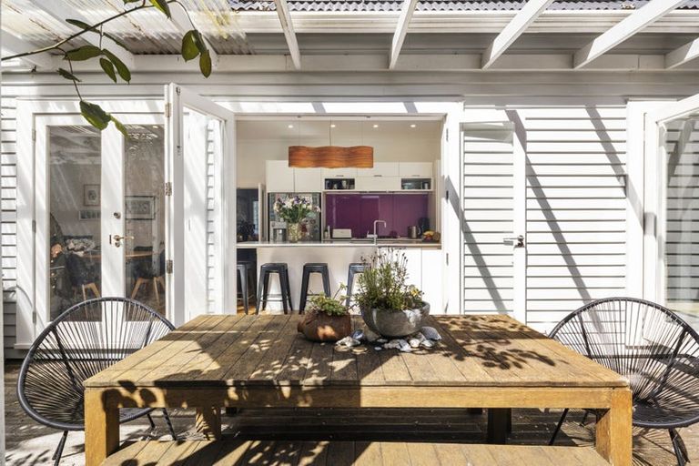 Photo of property in 56 Glen Road, Kelburn, Wellington, 6012