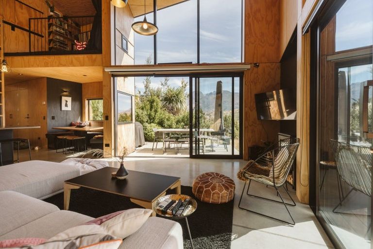 Photo of property in 14 Caithness Court, Jacks Point, Queenstown, 9371