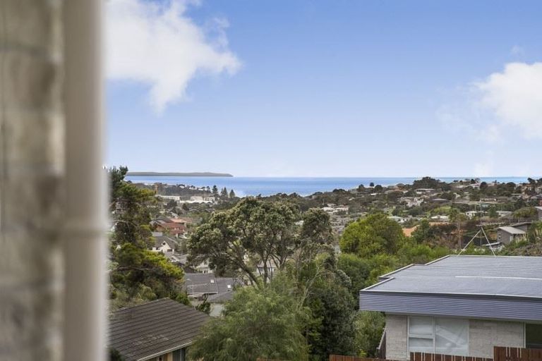 Photo of property in 1/7 Malters Place, Browns Bay, Auckland, 0630