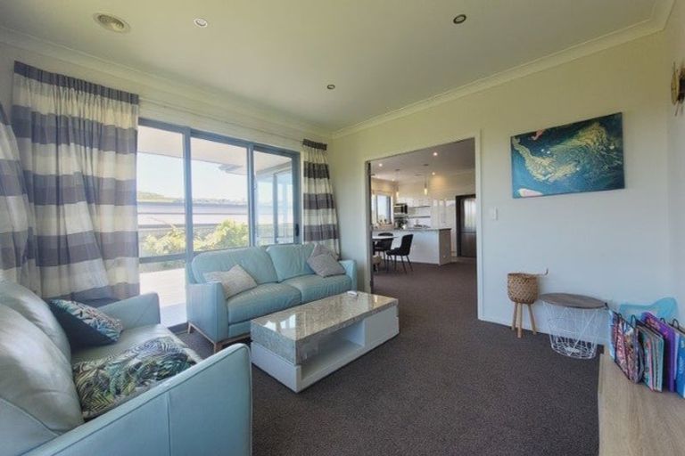 Photo of property in 32 Sumner Terrace, Aotea, Porirua, 5024