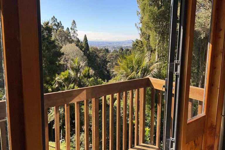 Photo of property in 9 Tawini Road, Titirangi, Auckland, 0604