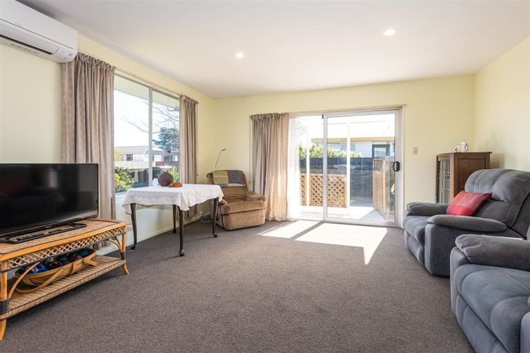 Photo of property in 8a Tamarisk Place, Parklands, Christchurch, 8083