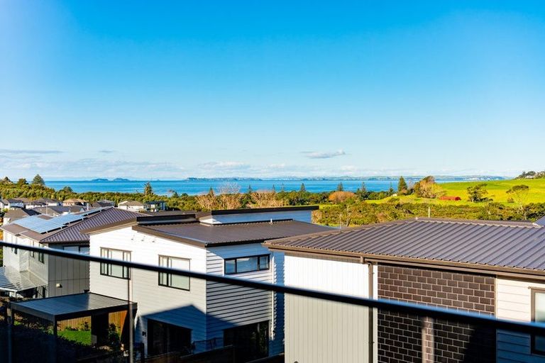 Photo of property in 25 Kumukumu Road, Long Bay, Auckland, 0630