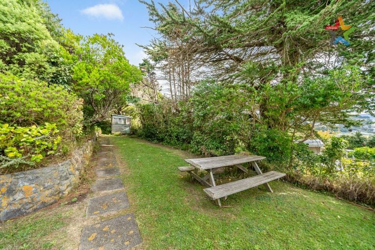 Photo of property in 64 Glanmire Road, Newlands, Wellington, 6037