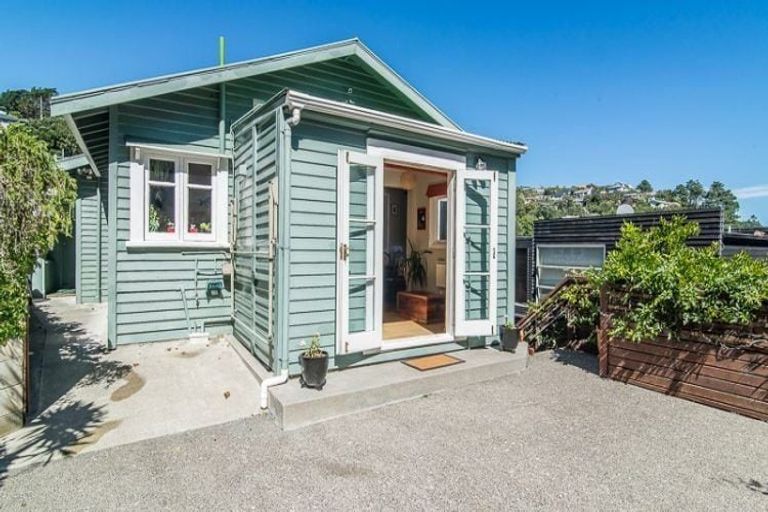 Photo of property in 6 Tiketike Way, Brooklyn, Wellington, 6021