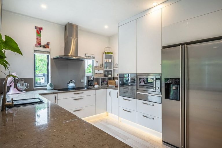 Photo of property in 6a Tallington Crescent, Torbay, Auckland, 0630