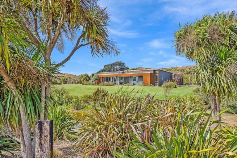 Photo of property in 40 Raukawa Road, Peka Peka, Waikanae, 5391