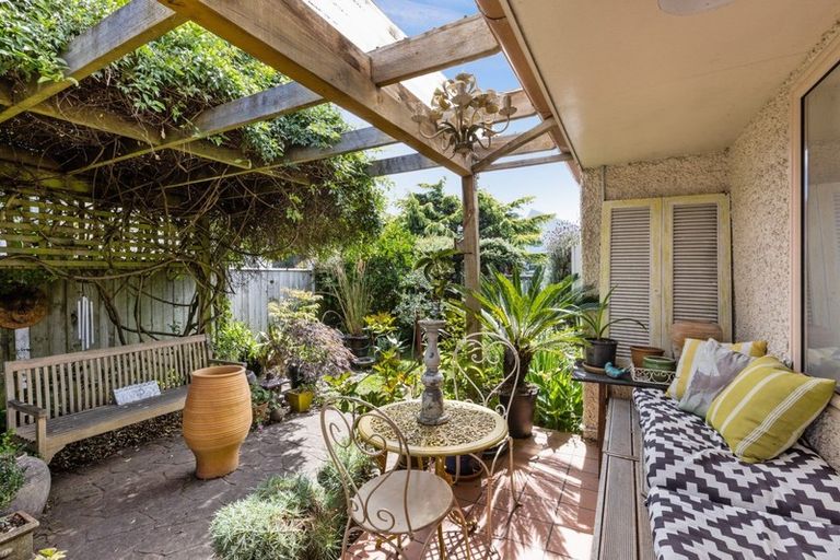 Photo of property in 9/180 Charles Street, Westshore, Napier, 4110