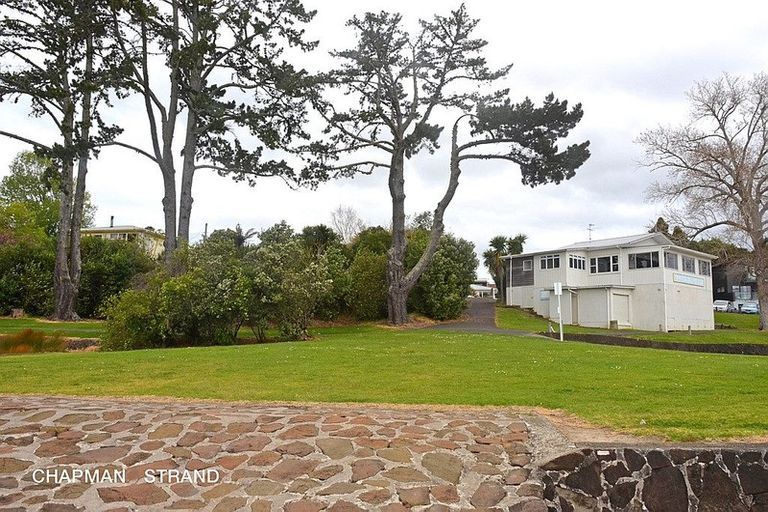 Photo of property in 9 Chapman Road, Te Atatu Peninsula, Auckland, 0610