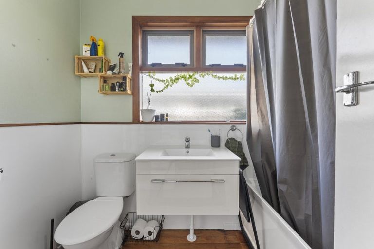 Photo of property in 27 Waterloo Crescent, Hokowhitu, Palmerston North, 4410