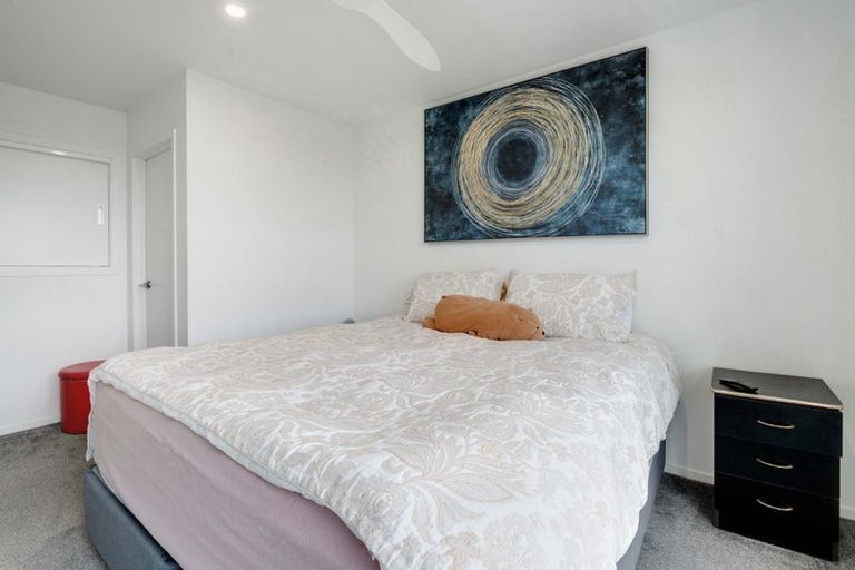 Photo of property in 3/2 Jadewynn Drive, Massey, Auckland, 0614