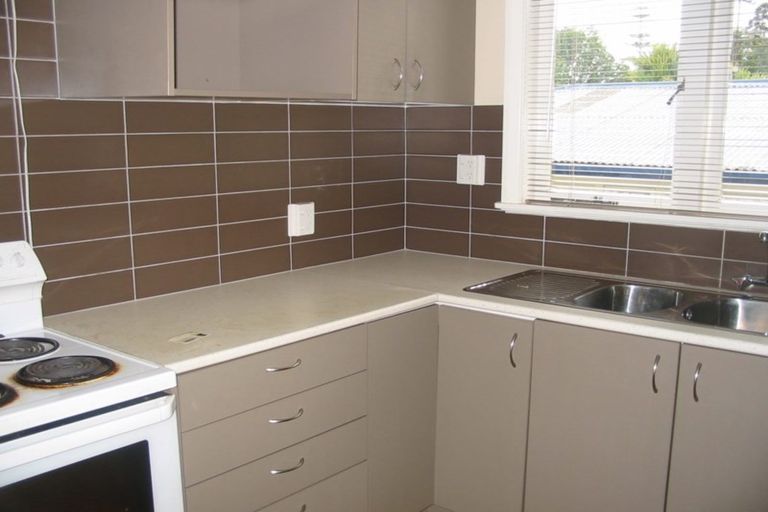 Photo of property in 27 Golf Road, New Lynn, Auckland, 0600