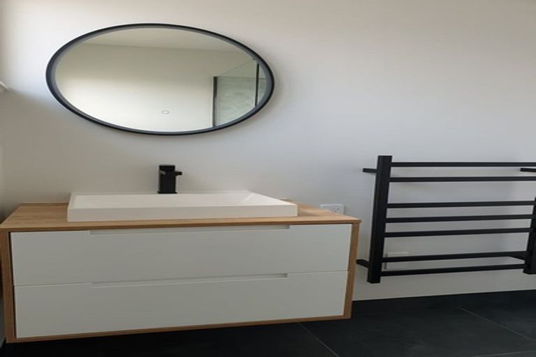 Photo of property in 1/21 Tiri Tiri Road, Birkdale, Auckland, 0626