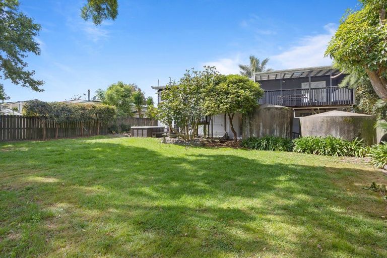 Photo of property in 20 Great North Road, Riverhead, 0820