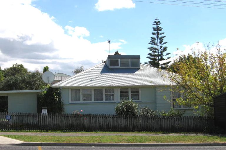 Photo of property in 39a Hutchinson Avenue, New Lynn, Auckland, 0600