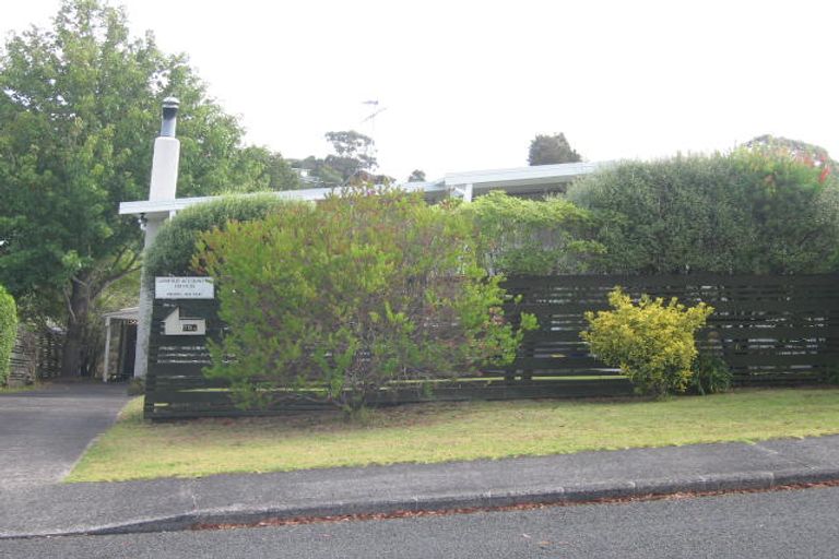 Photo of property in 79 Girrahween Drive, Totara Vale, Auckland, 0629