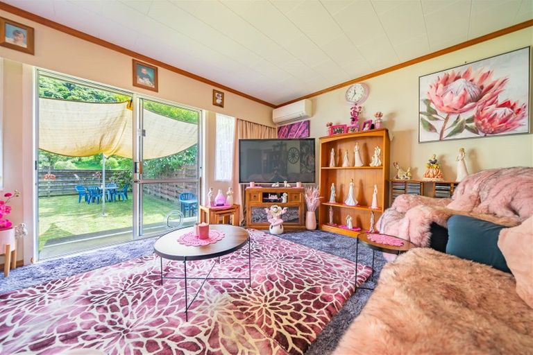 Photo of property in 1/27 Larchmont Grove, Totara Park, Upper Hutt, 5018