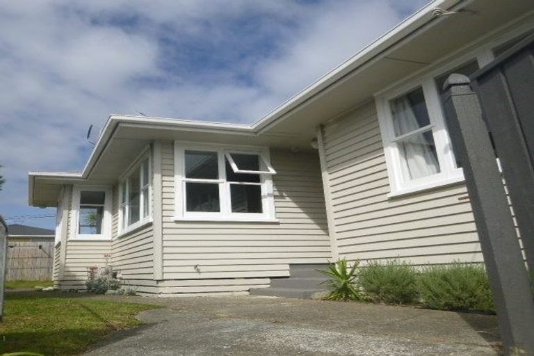 Photo of property in 1 Balmain Street, Newlands, Wellington, 6037