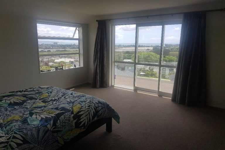 Photo of property in 12 Butler Stoney Crescent, Silverdale, 0932