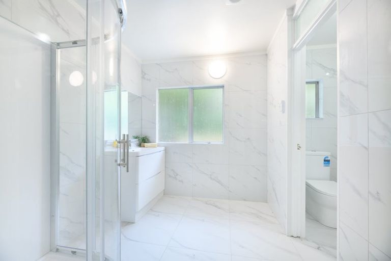 Photo of property in 2/15 Dunraven Place, Torbay, Auckland, 0630