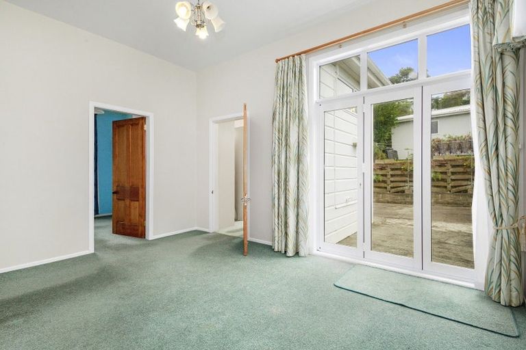 Photo of property in 9 Apuka Street, Brooklyn, Wellington, 6021