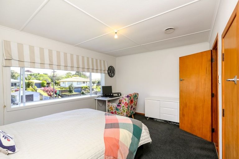 Photo of property in 31 Awanui Street, Merrilands, New Plymouth, 4312