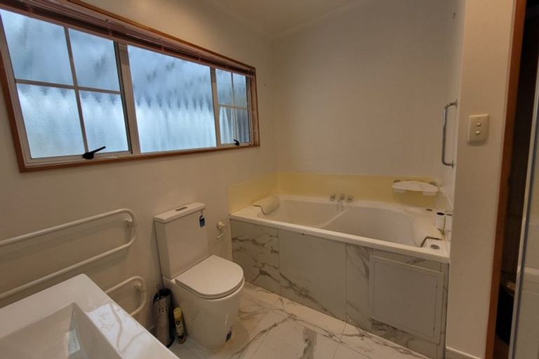 Photo of property in 3 Swinford Crescent, Johnsonville, Wellington, 6037