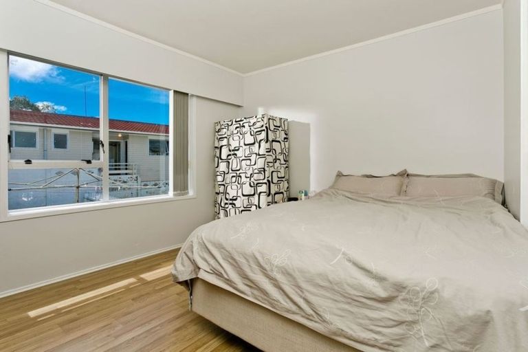 Photo of property in 2/19 Hamilton Place, Glenfield, Auckland, 0629