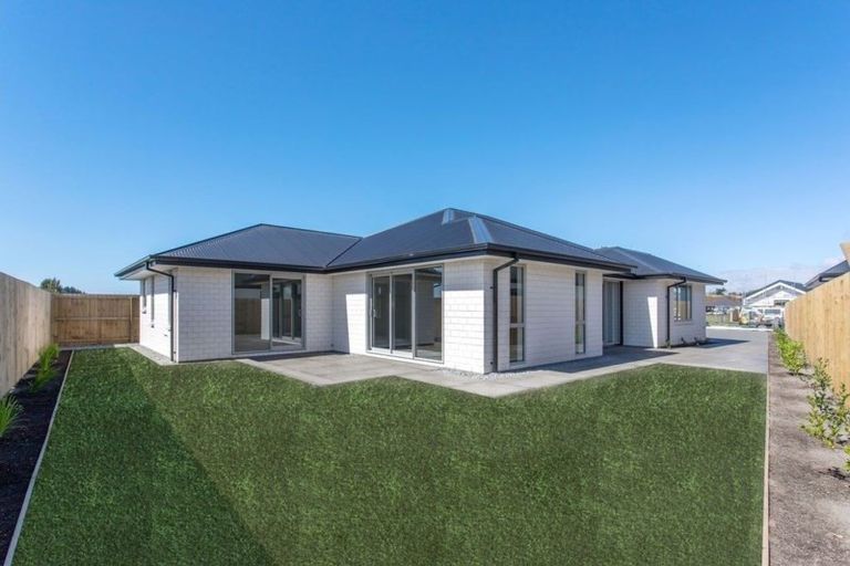 Photo of property in 60 Cameo Grove, Marshland, Christchurch, 8083