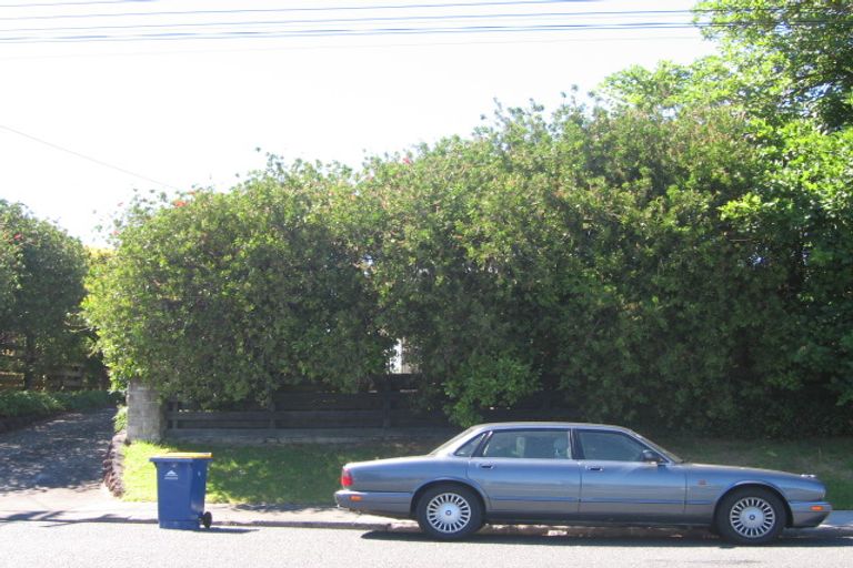 Photo of property in 73 Forrest Hill Road, Milford, Auckland, 0620