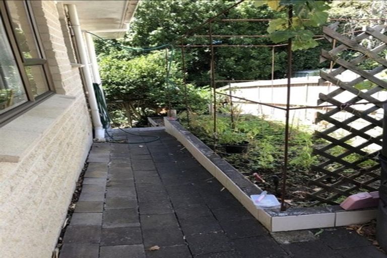 Photo of property in 1/147 Ocean View Road, Hillcrest, Auckland, 0627