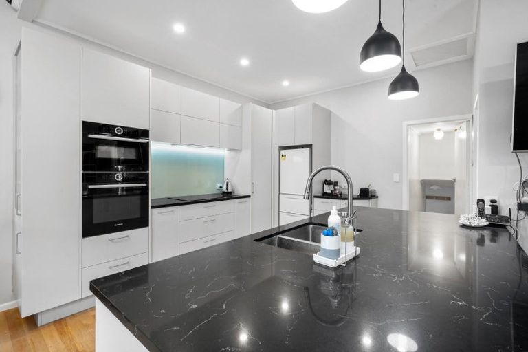 Photo of property in 12 Gerwyn Place, Pakuranga Heights, Auckland, 2010