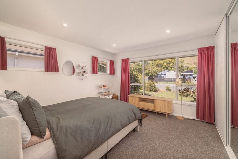 Photo of property in 6 Laing Crescent, Heathcote Valley, Christchurch, 8022