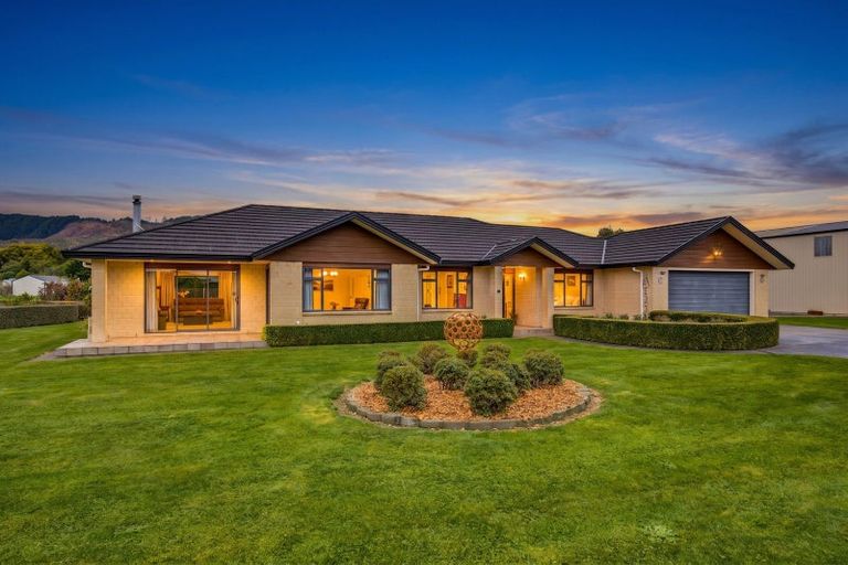 Photo of property in 53 Pohutukawa Drive, Levin, 5571