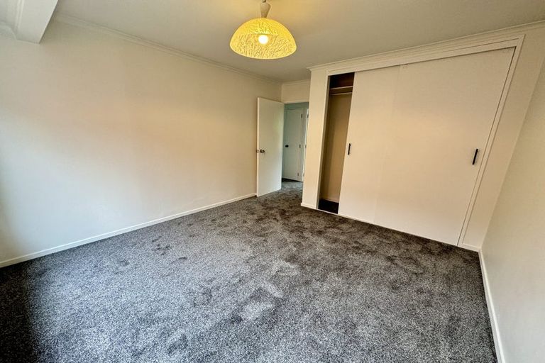 Photo of property in 6 Porter Avenue, Te Atatu South, Auckland, 0610