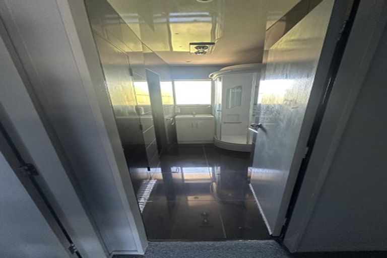 Photo of property in 4/13 Seabrook Avenue, New Lynn, Auckland, 0600