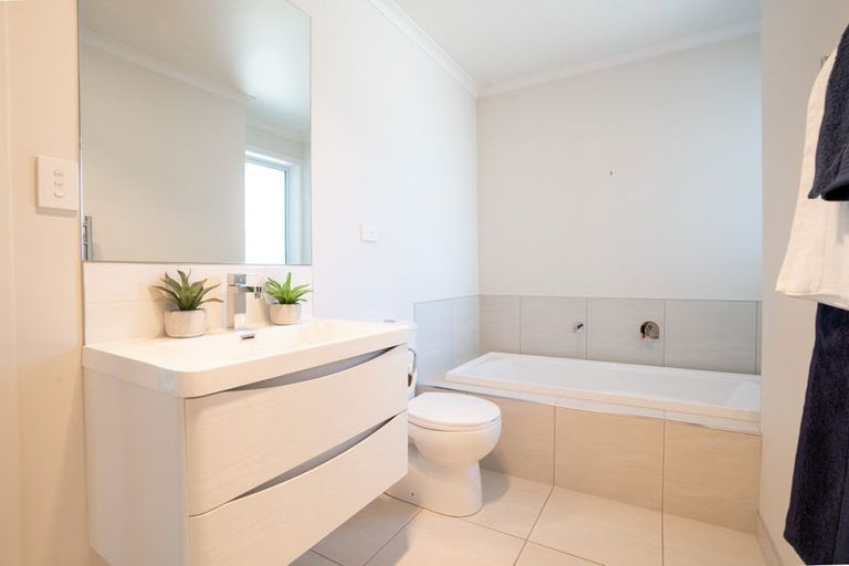 Photo of property in 11 Manawaroa Close, Grandview Heights, Hamilton, 3200