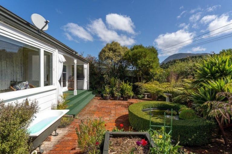 Photo of property in 25 Hampden Street, Picton, 7220