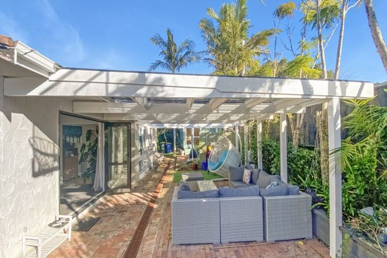Photo of property in 28 Merriefield Avenue, Forrest Hill, Auckland, 0620