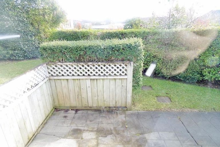 Photo of property in 2 Barbados Drive, Unsworth Heights, Auckland, 0632