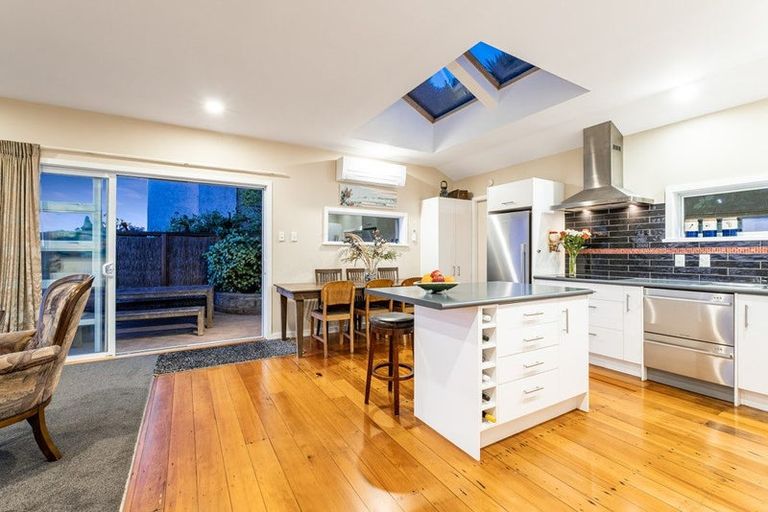 Photo of property in 33a Nevay Road, Miramar, Wellington, 6022