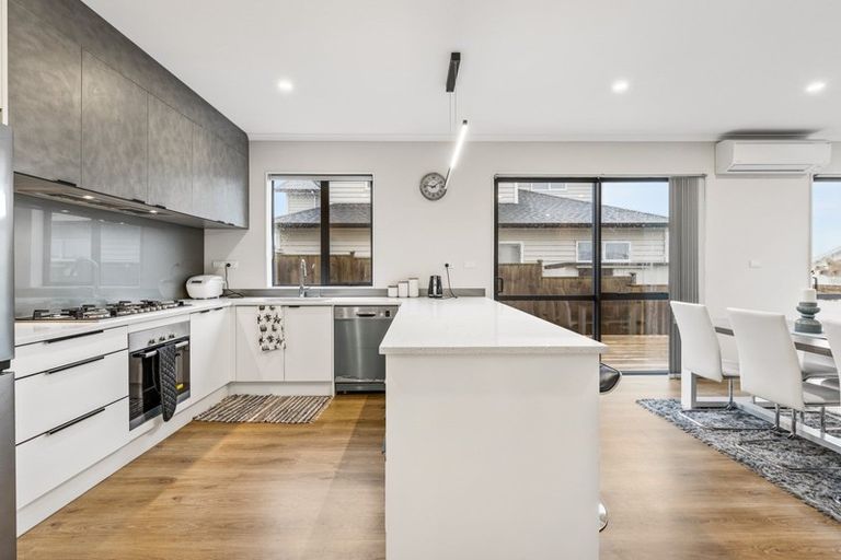 Photo of property in 9 Mettam Drive, Swanson, Auckland, 0614