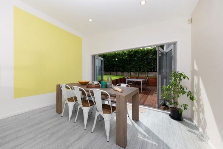 Photo of property in 6 Cronin Place, Beach Haven, Auckland, 0626
